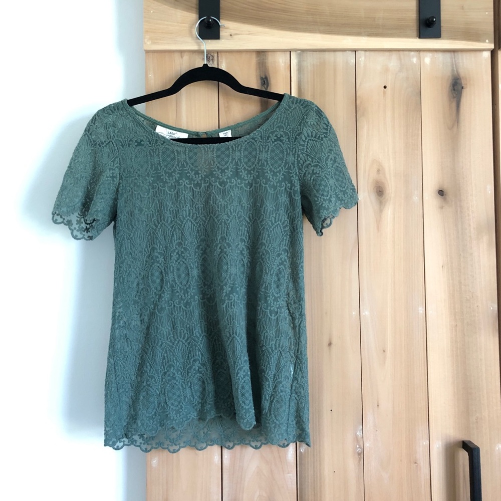🌱 2/$25 🌱 H&M L.O.G.G. Green Short-Sleeve Lace Blouse